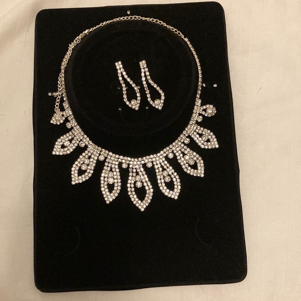 Choker + earrings set